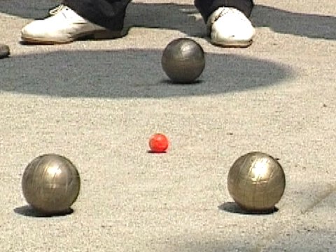 Nahaufnahme der Setzkugel und drei weiteren Kugeln [Klick auf das Bild, schließt das Fenster]