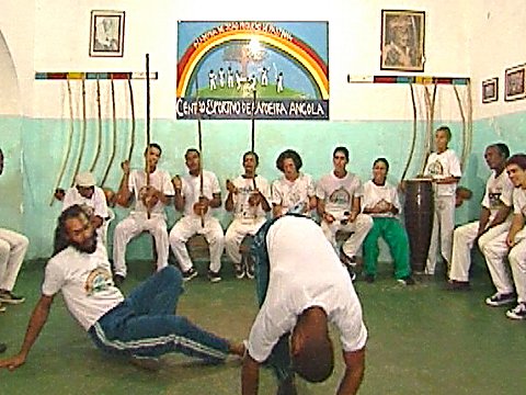 Eine Capoeira Schule [Klick auf das Bild, schließt das Fenster]