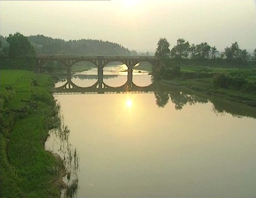 Eine Brücke im Fluss Milo [Klick auf das Bild, schließt das Fenster]