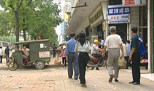 In den Strassen von Changsha: Fussgängerzone [Klick auf das Bild, schließt das Fenster]