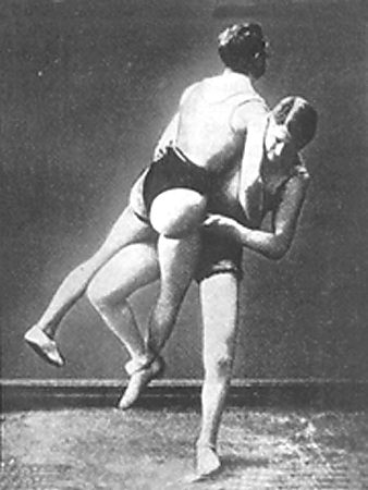 Schwarz-weiß Foto von zwei Kämpfern [Klick auf das Bild, schließt das Fenster]