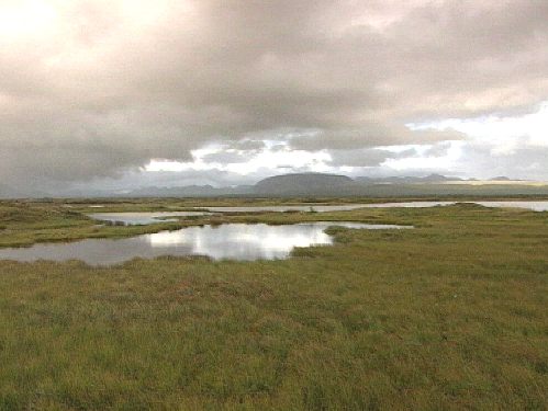 Landschaftsaufnahme mit See [Klick auf das Bild, schließt das Fenster]
