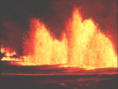 Lavafontäne bei einem Vulkanausbruch [Klick auf das Bild, schließt das Fenster]