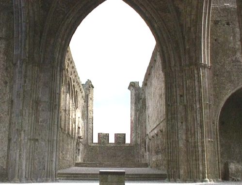 Altes Kirchengemäuer [Klick auf das Bild, schließt das Fenster]