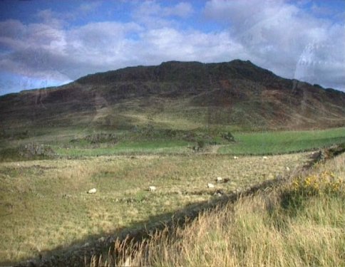 Landschaftaufnahme von einem Berg [Klick auf das Bild, schließt das Fenster]