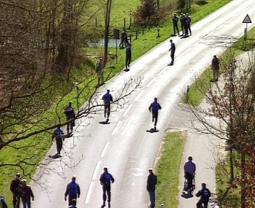 Werfer auf einer öffentlichen Straße [Klick auf das Bild, schließt das Fenster]