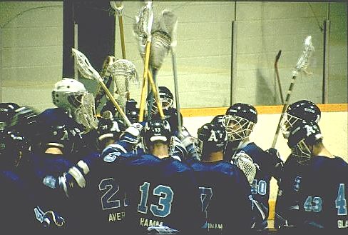 Jubelende Lacrosse Spieler [Klick auf das Bild, schließt das Fenster]