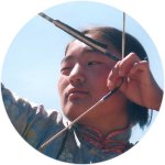 Naadam: Bogenschießen in der Mongolei