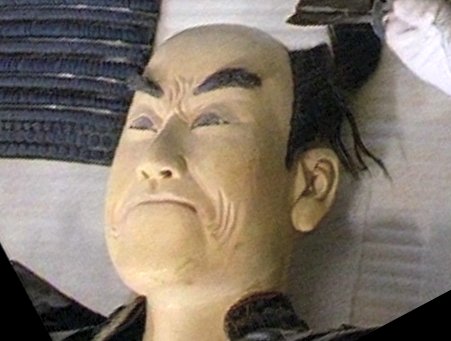 Der Kopf einer Statue [Klick auf das Bild, schließt das Fenster]