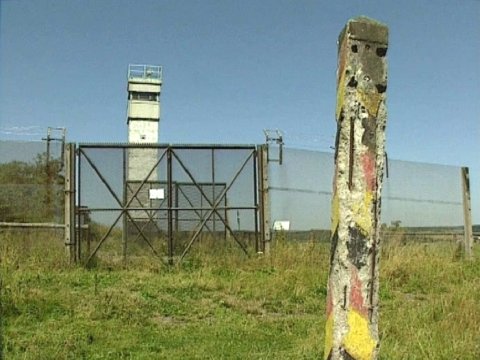 Verlassene Militäranlage am ehemaligen Grenzgebiet [Klick auf das Bild, schließt das Fenster]