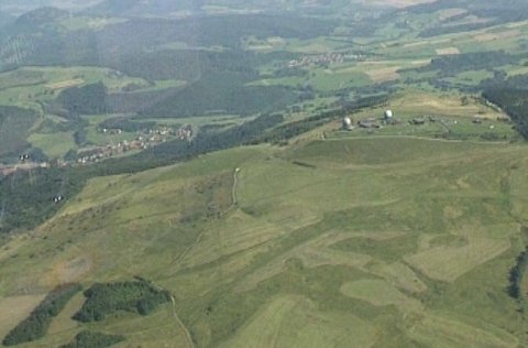 Luftaufnahme der Rhön [Klick auf das Bild, schließt das Fenster]