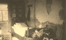 Historisches Foto: Ärmlich eingerichtetes Zimmer