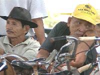 Foto zweier, älterer Vietnamesen