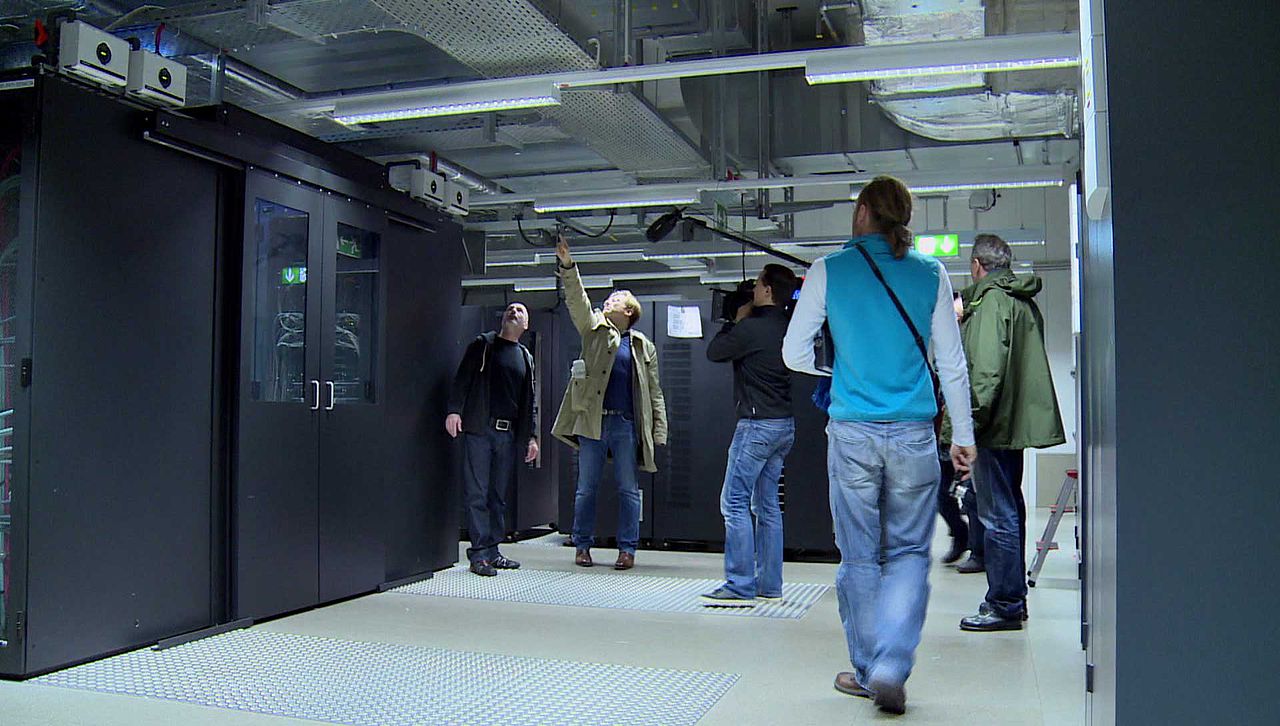 Drehortbesichtigung im Serverraum des SWR 