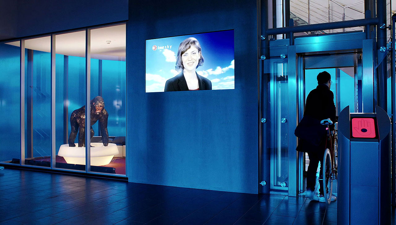 Und so sieht die Lobby im Film aus