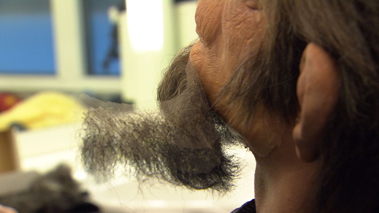 Der Bart wird angepasst