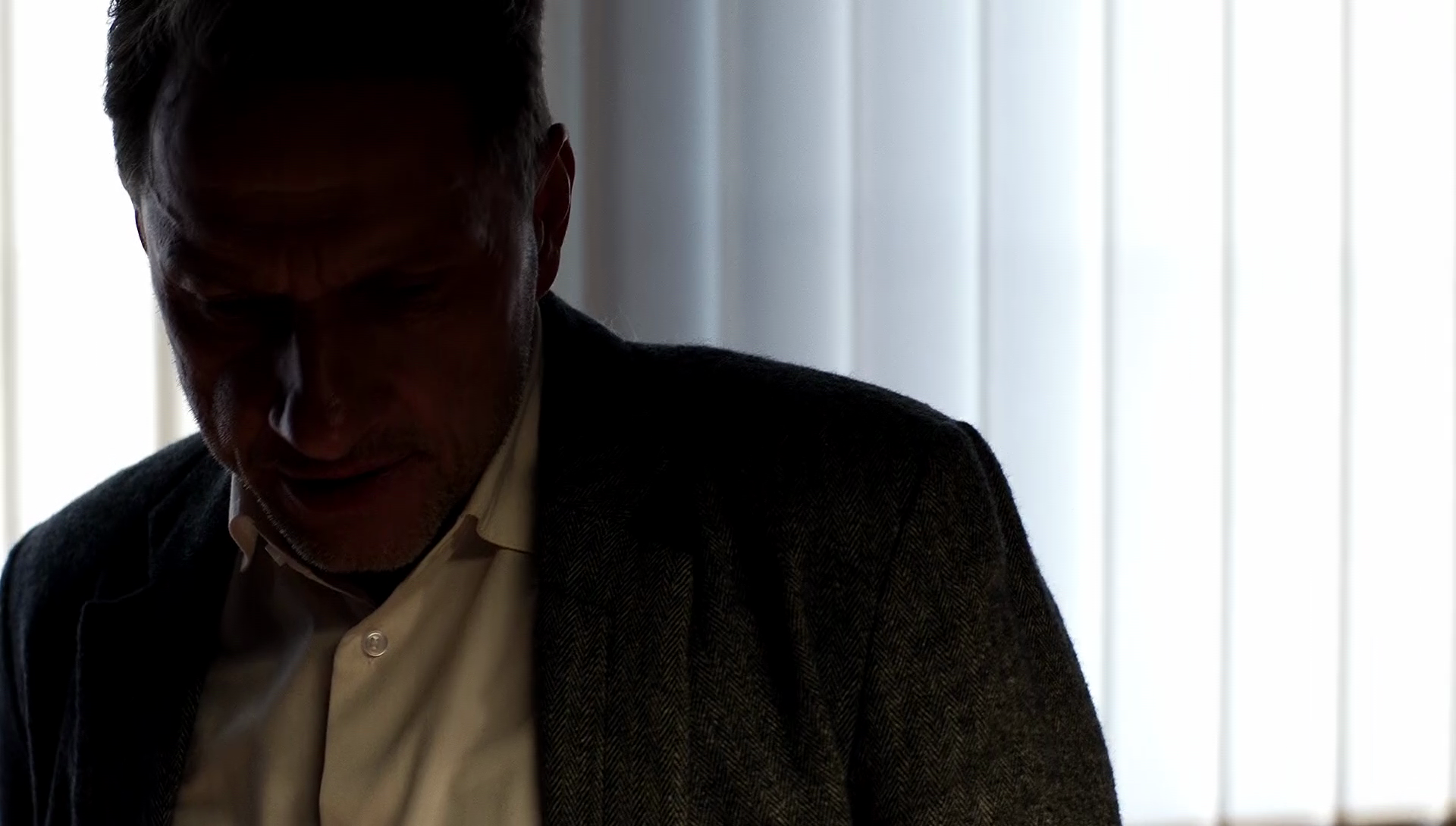 Kommissar Lannert im Gegenlicht