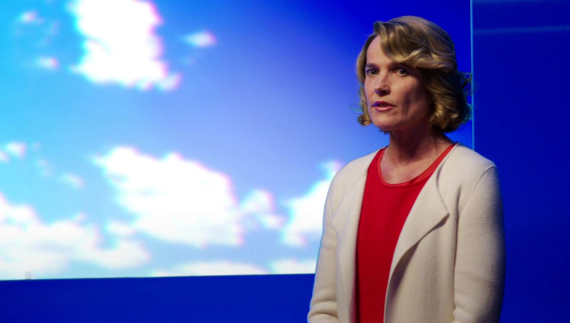 Die Geschäftsführerin von Bluesky in ihrer Firma