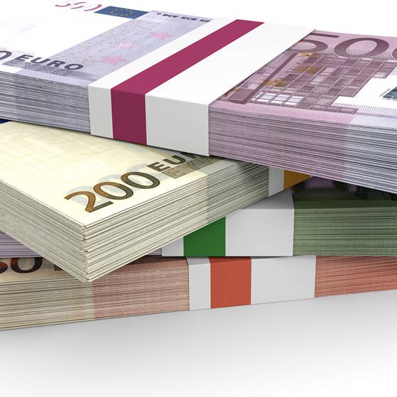 Vier Geldbündel mit großen Euro-Scheinen. (Foto: Colourbox.com: iCreative3D)