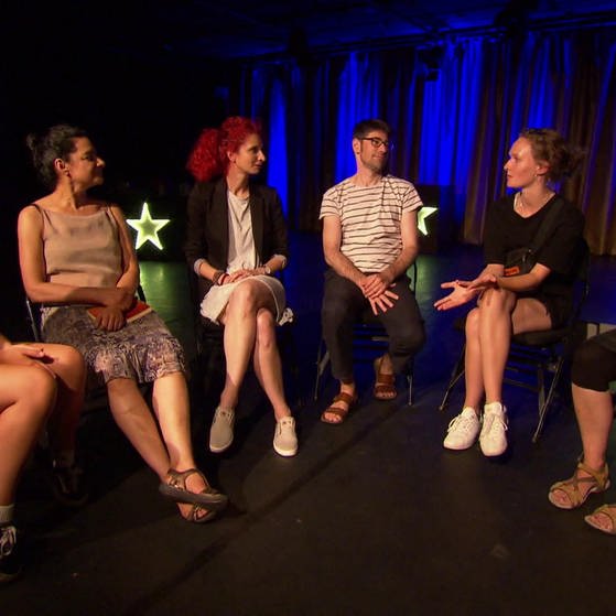 Sechs Personen vom Theater im Gespräch (Foto: SWR – Screenshot aus der Sendung)