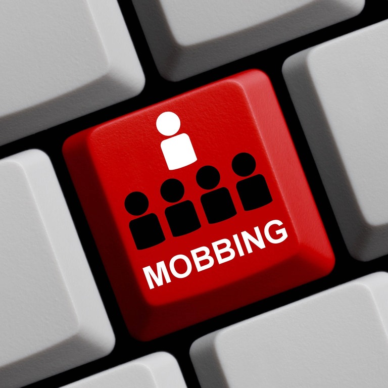 Computertaste mit der Aufschrift "Mobbing" (Foto: WDR, Imago/Panthermedia/keport)