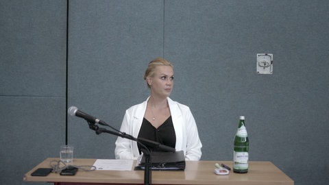 Yes she can, Laura Isabelle Marisken