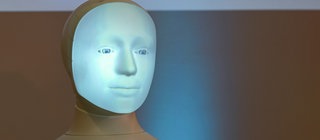 Der Roboter "Alfie" von Forschern der TU Darmstadt sieht menschlich aus und basiert auf KI.
