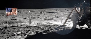 Mondlandung der Apollo 11 am 20.07.1969 Astronaut Neil Armstrong (USA) auf dem Mond: Alle Infos im Lernspiel Mission Mond.