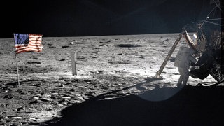 Mondlandung der Apollo 11 am 20.07.1969 Astronaut Neil Armstrong (USA) auf dem Mond: Alle Infos im Lernspiel Mission Mond.