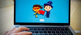 Tabelt, auf dem das Lernspiel "Fakefinder Kids" geöffnet ist