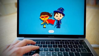 Tabelt, auf dem das Lernspiel "Fakefinder Kids" geöffnet ist