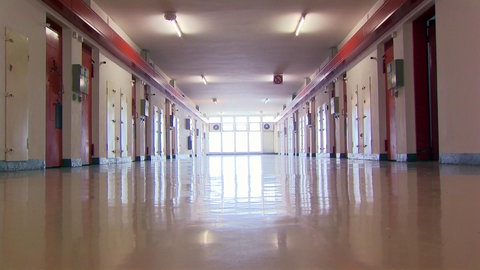 Leerer Flur in der JVA Stuttgart-Stammheim