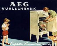 Ein Werbeplakat der Firma AEG aus den 1950er Jahren zeigt eine Familie an ihrem K�hlschrank.