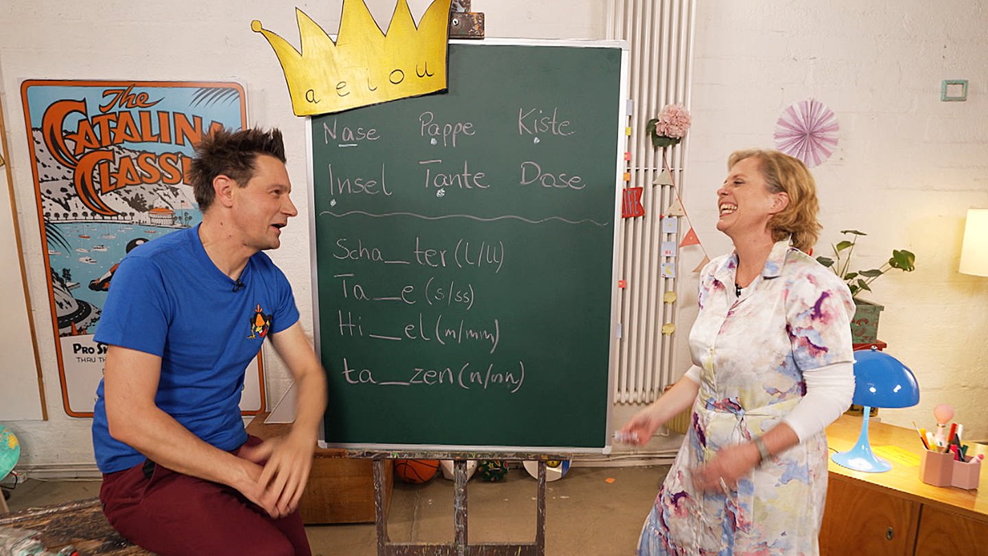 Frau Fobbes Fachwissen: Doppelte Konsonanten · Der etwas André Unterricht (Foto: WDR)