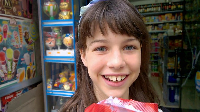 Foto von einem lachenden Mädchen. (Foto: WDR - Screenshot aus der Sendung)
