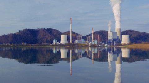 Das Braunkohle-Kraftwerk am Velenje-See (Foto: SWR)