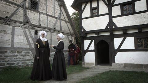 Was trugen Frauen im Mittelalter? · Frage trifft Antwort (Foto: SWR)