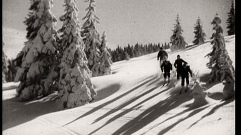 Die ersten Skifahrer auf dem Feldberg (Foto: SWR)