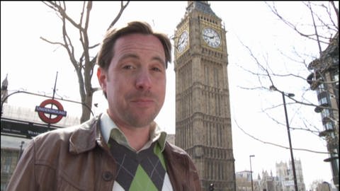 Ein Mann steht vor dem Big Ben in London. (Foto: WDR - Screenshot aus der Sendung)