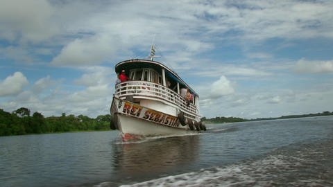 Flussfahrt auf dem Amazonas (Foto: WDR)