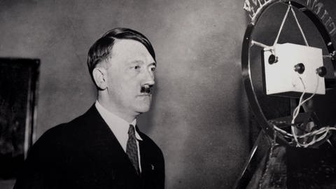 Die Welt in der Krise und Hitler an der Macht (Foto: SWR)