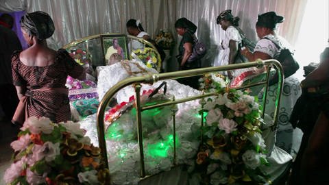 Beerdigung in Ghana (Foto: WDR)