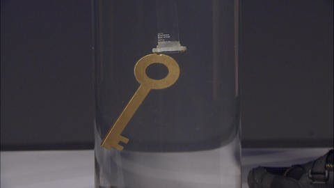 Ein Schlüssel bekommt Auftrieb (Foto: SWR / WDR)