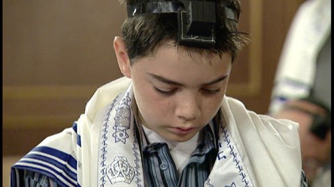 Beim Gebet in der Synagoge (Foto: WDR)