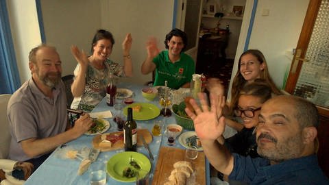 Abendessen bei den Nachbarn (Foto: WDR)