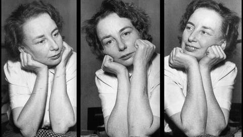 Drei schwarz weiß Fotografien von Irmgard Keun: Sie stützt ihre Ellbogen auf den Tisch und legt ihren Kopf in die Hände. (Foto: WDR)