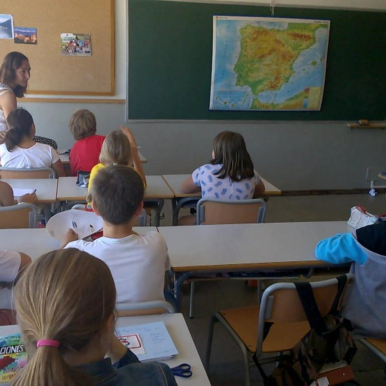 Kinder ein einer Schulklasse. (Foto: WDR - Screenshot aus der Sendung)