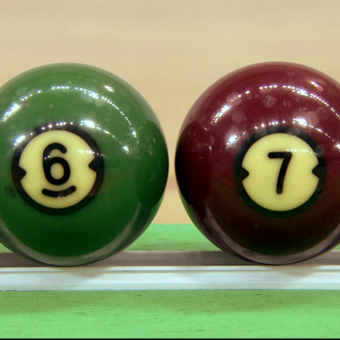 BillardExperiment Wie viele Kugeln bewegt ein Stoß? Film