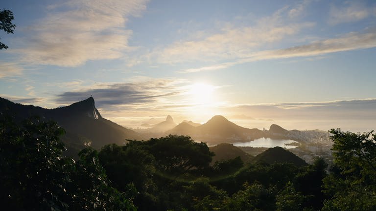 Bild über tropischen Regenwald auf Rio de Janeiro (Foto: Michael Kern, Längengrad Filmproduktion GmbH)