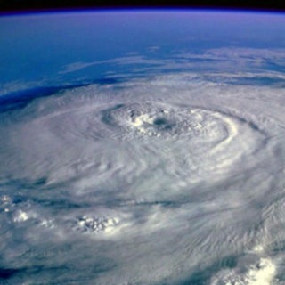 Wie entsteht ein tropischer Wirbelsturm? · Frage trifft Antwort